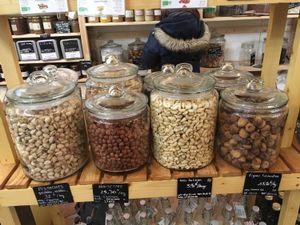 Pistaches noisettes noix de cajou figues  at L'Epicerie Kilogramme in Paris