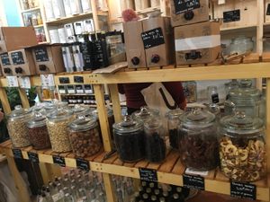 Inside (fruits and nuts) at L'Epicerie Kilogramme in Paris