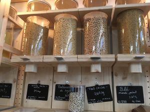 Levure maltée, protéines de soja, pois chiche, blé  at L'Epicerie Kilogramme in Paris