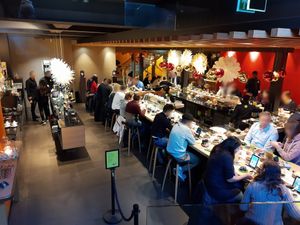 Basement dining with kaiten (conveyor). Vegan can be checked electronically at Yooji's Sushi - Bahnhofstrasse in Zurich