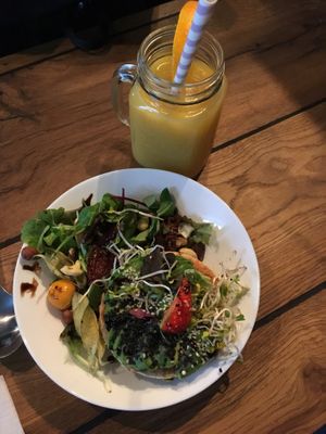 Bagel with Avocado  at Veg room in Berlin
