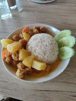 Massaman curry with fried tofu and rice at Yawee in Koh Lanta