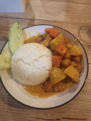 Vege and fried tofu curry at Yawee in Koh Lanta