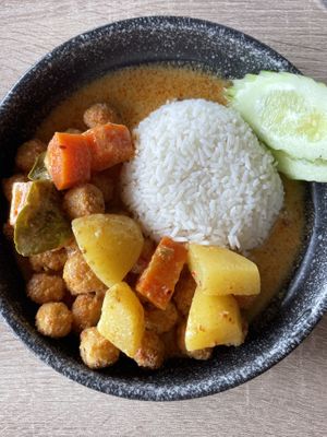 Massaman curry tofu and rice   at Yawee in Koh Lanta