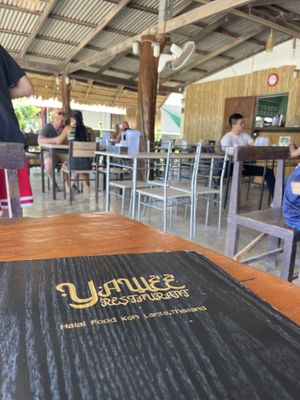 Atmosphere   at Yawee in Koh Lanta