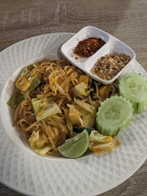Vegan Pad Thai Nudeln 🍝 at Yawee in Koh Lanta