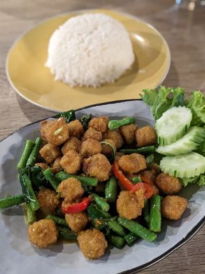 Stir Fried Red Curry with Tofu and Vegetables at Yawee in Koh Lanta