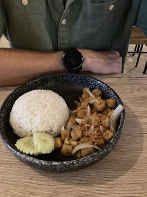 Rice topped garlic and pepper tofu   at Yawee in Koh Lanta