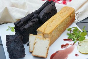 Vegan Cheese cake and Chocolate cake at HND - HealthyTOKYO Cafe & Shop - T2 in Tokyo