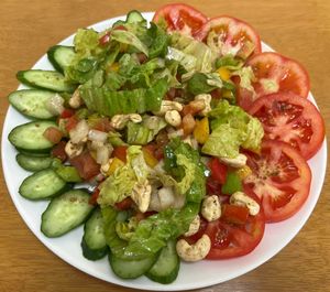 Fresh Green Salad topped with roasted cashews at Veganersworld 莘咖哩  in Tainan