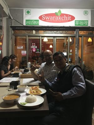 Having food with an old friend  at Veganersworld 莘咖哩  in Tainan