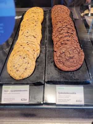 Two types of vegan cookies at Espresso House - Oslo S Flytogterminalen in Oslo