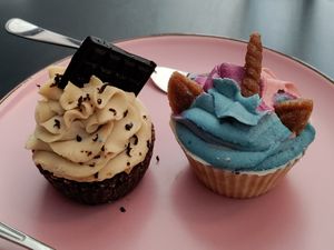 Stracciatella and multicolored unicorn cupcake at Nueva Via Cakes in Bratislava
