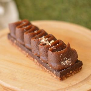 Kiskanu Kakau (suger free)
Almond based pastry with almond nutella and dates paste (manjar de dátiles) at Anima Pastelería in Vina Del Mar