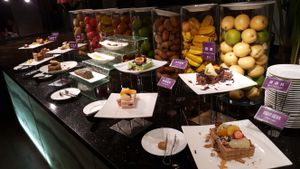 Desserts. The ones on the left are marked as non-vegan. at Yù Lián Zhāi - Regal Lotus in Taipei