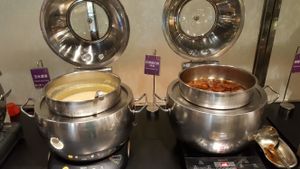 Soups, western and Taiwanese at Yù Lián Zhāi - Regal Lotus in Taipei