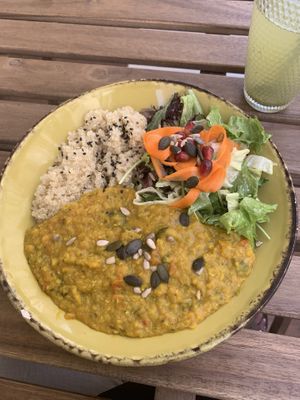 Dahl de lentilhas com quinoa - Lentil dhal with quinoa VEGAN   at Cabane  in Lisbon