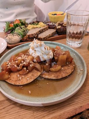 Vegan pancakes with apple at Cabane  in Lisbon