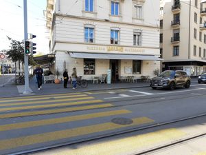 Exterior and outdoor seating at Molino Pizzeria Ristorante - Stauffacherstrasse in Zurich