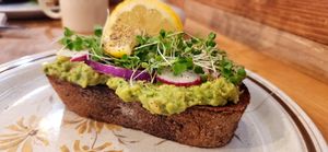 Avo toast vegan at Sally Loo's Wholesome Cafe in San Luis Obispo