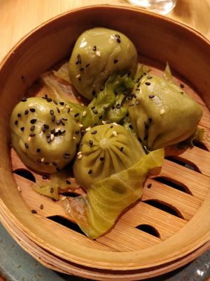 'Hong Kong stories' momos filled with spinach, shiitake and cashews at Negishi - Niederdorf in Zurich