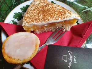 Apple and cinnamon cake & Amerikaner at Café Evergreen in Duisburg