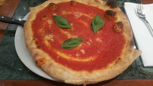 Pizza marinara at Molino Pizzeria Ristorante in Fribourg