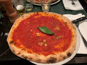 Pizza marinara at Molino Pizzeria Ristorante in Fribourg