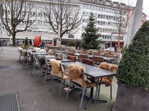 Outdoor seating (in winter) at Molino Pizzeria Ristorante in Vevey