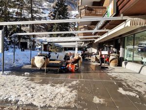 Outdoor seating at Seilerhaus Pizzeria Ristorante in Zermatt