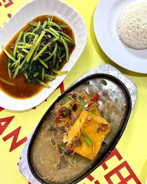 Hotplat tofu and sweet potato leaves at Lin Lin Vegetarian Delight 霖霖素食 in East Singapore