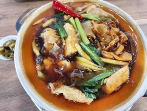 Claypot hor fun.. Nice for wok hei at Lin Lin Vegetarian Delight 霖霖素食 in East Singapore