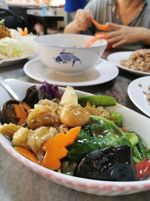 Luo han zhai (mixed vege) cooked to perfection; every veg is prefect crunch-cooked texture and the plating is beautiful  at Lin Lin Vegetarian Delight 霖霖素食 in East Singapore