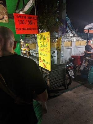 Offers a non-vegan version with fish sauce at Kwenski's - Food Stall in Pai