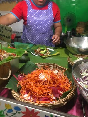 Preparing the salad at Kwenski's - Food Stall in Pai
