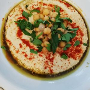 Hummus 💚 at Simbiosa in Hamburg