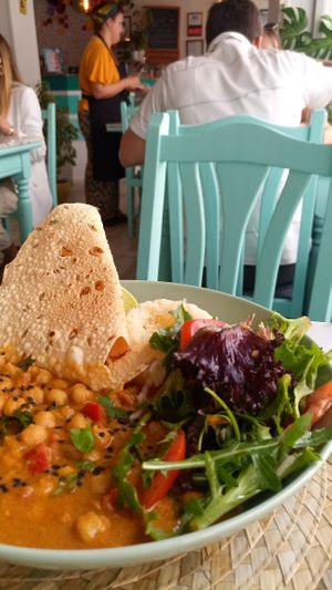 Ambiente leve e descontraído at Veg & Tal in Sines