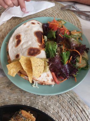 Tacos com feijao e nachos com guacamole at Veg & Tal in Sines