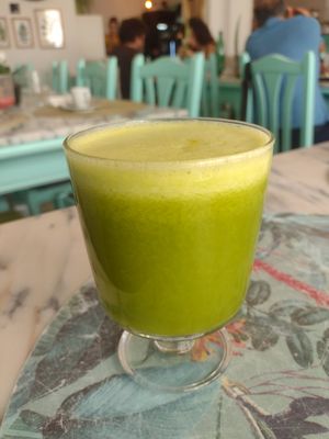 Spinach, pineapple and orange juice - yummy at Veg & Tal in Sines