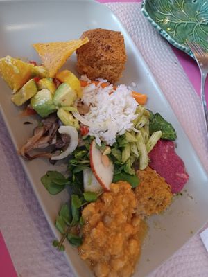 Vegan brunch on Sunday at Veg & Tal in Sines