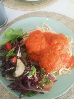 Oat and corguette balls and lenguine at Veg & Tal in Sines
