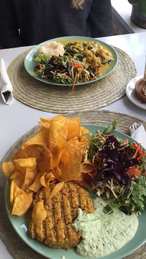 we had the hamburger and the curry for lunch at Veg & Tal in Sines