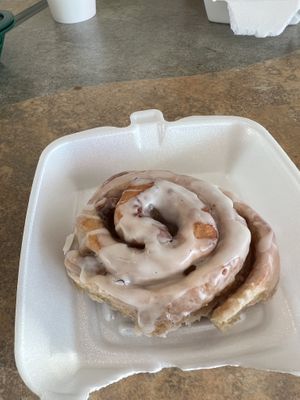 Cinnamon Roll for Dessert  #Veganuary at Honest Pastures in Virginia Beach
