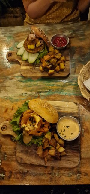 Burger La Nica and Burger la India at Coco Calala in Leon