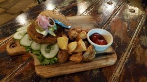 Burger la India at Coco Calala in Leon