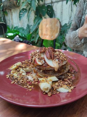 Vegan pancakes with fig marmalade, caramel sauce, peanut butter, pecans, apple and granola at Coco Calala in Leon