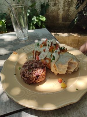 Breakfast burrito (vegan) at Coco Calala in Leon