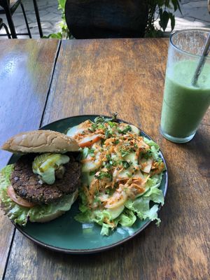 Hamburguesa a la francesa  at Coco Calala in Leon