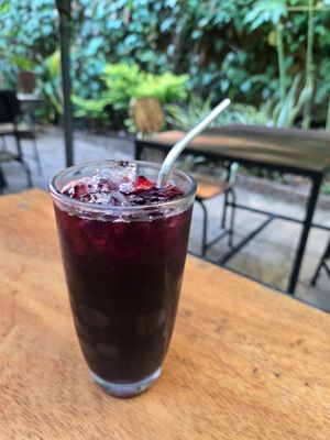 Hibiscus 🌺 iced tea at Coco Calala in Leon
