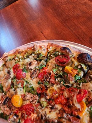 Tomato tomato with spinach and mushrooms at Hand Fire Pizza in Jackson